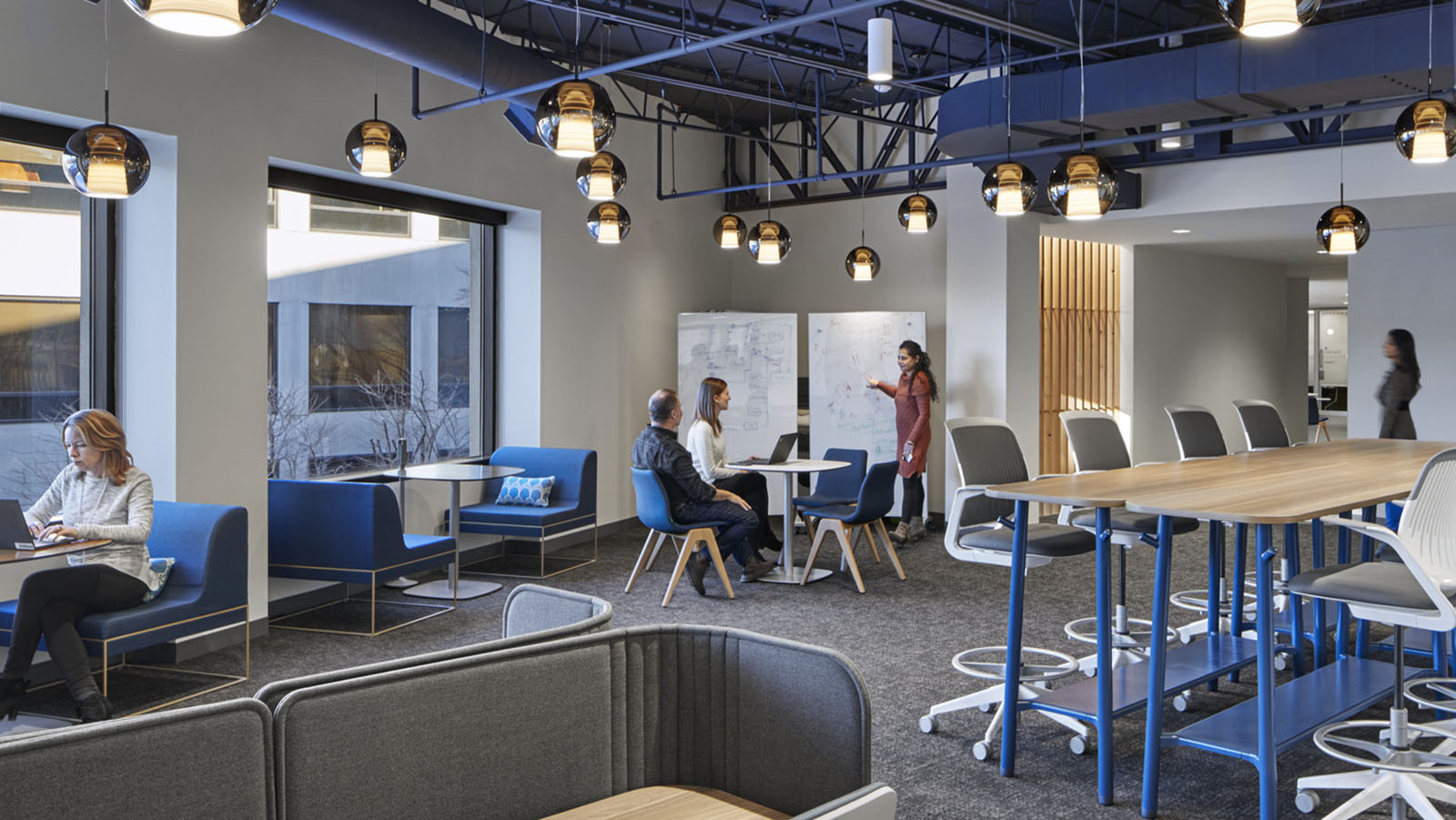Huddle areas at Sun Life Financial in Masschusetts