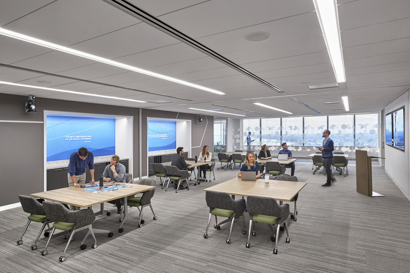 Confidential Client, Chicago. Photography © Garrett Rowland. A corporate, collaborative learning space in Chicago.