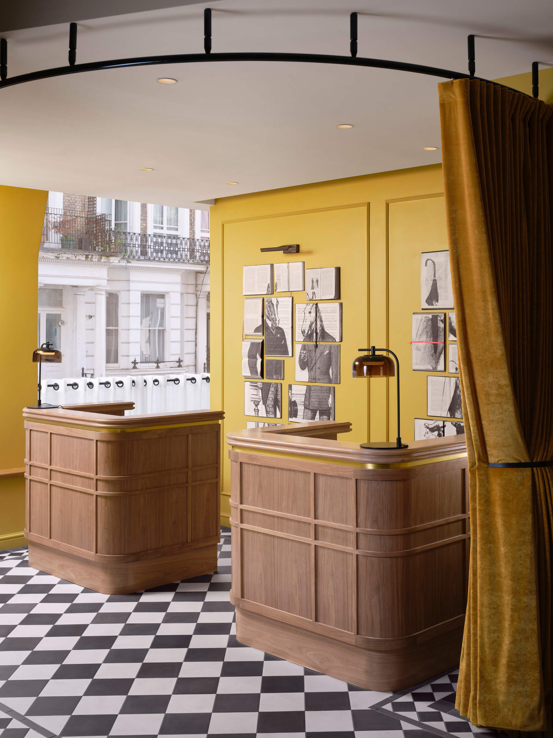 Tribute by Marriott Kensington, London bar area