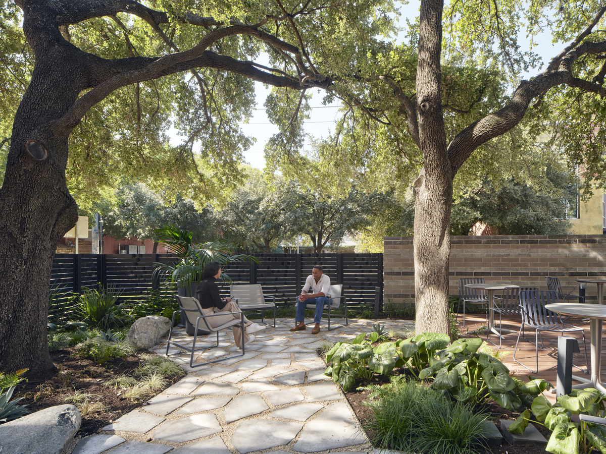 38TWST_0030_000_811_Barton_Springs_Austin_N13_iawebsite