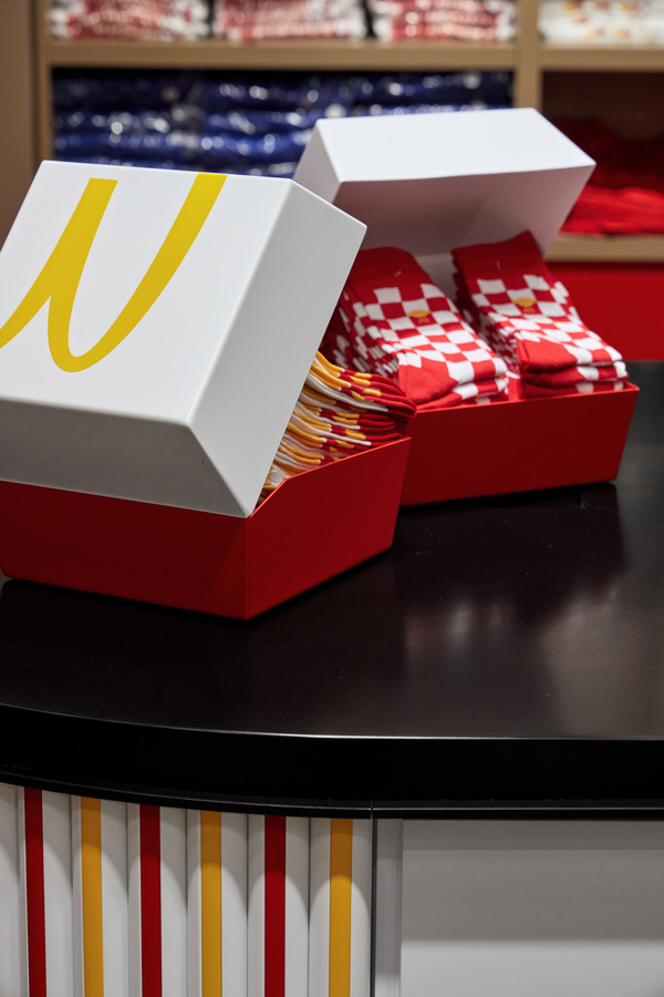 McDonalds Fan Store_Chicago_Box Displays