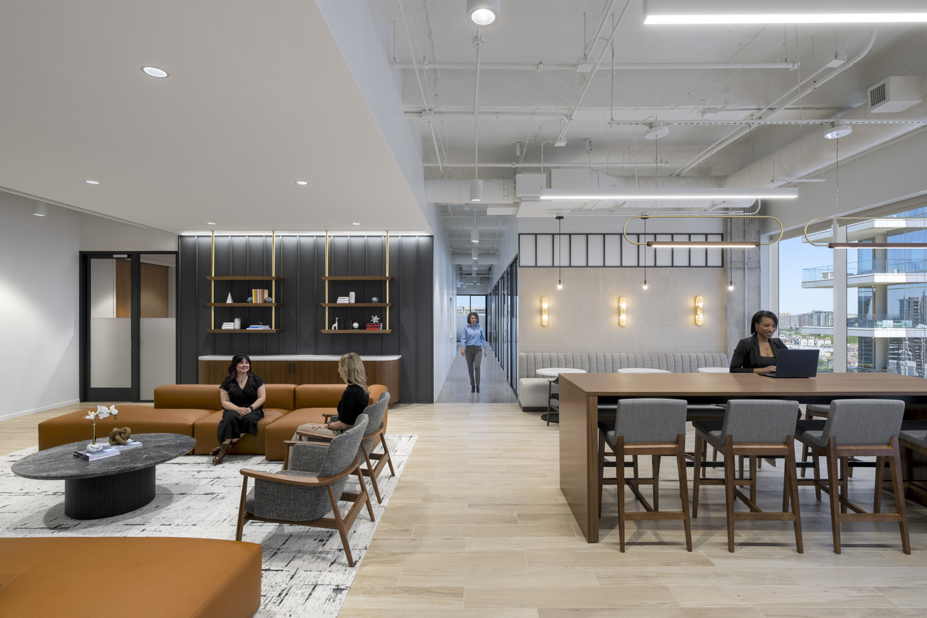 FaegreDrinker_Office Relocation_Dallas_AttorneyLounge